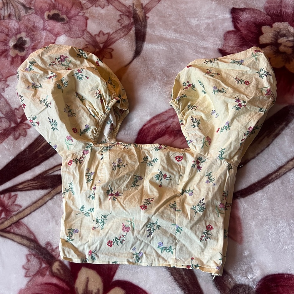 Forever 21 Floral Print Puff Sleeve Top